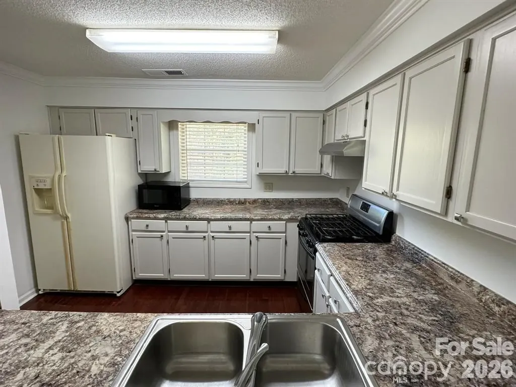 6049 Treetop Court Charlotte NC 28212