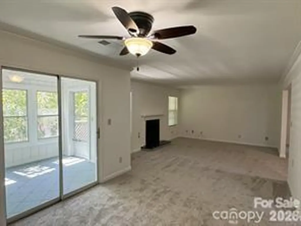 6049 Treetop Court Charlotte NC 28212