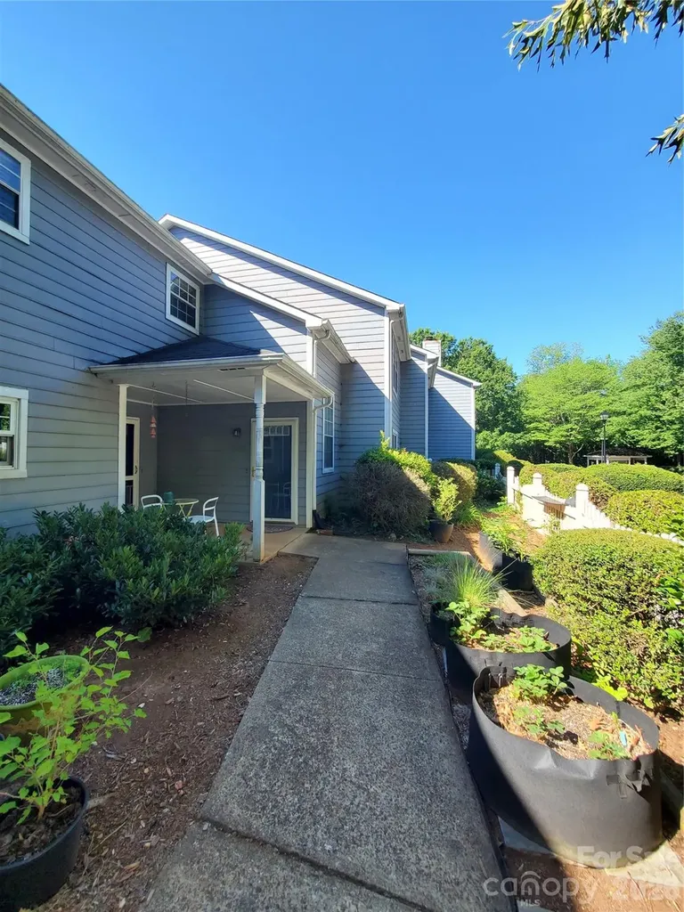 6049 Treetop Court Charlotte NC 28212