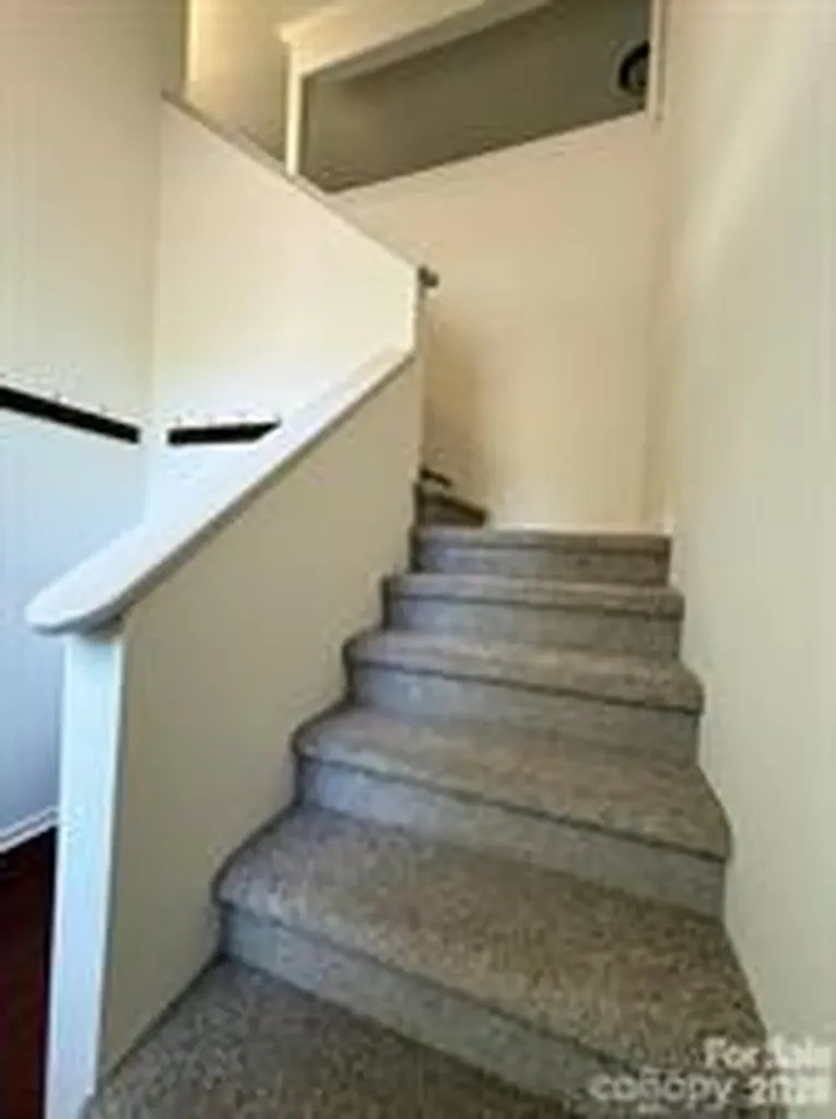 6049 Treetop Court Charlotte NC 28212