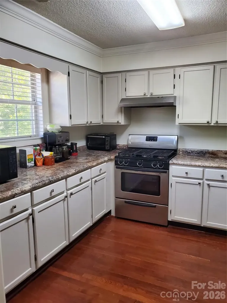 6049 Treetop Court Charlotte NC 28212