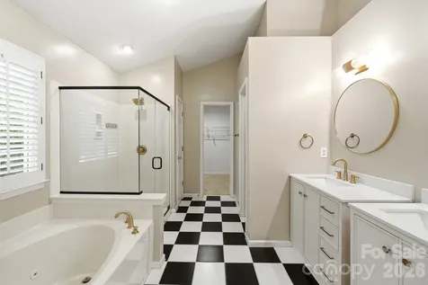 7711 Abbotsinch Court Charlotte NC 28269
