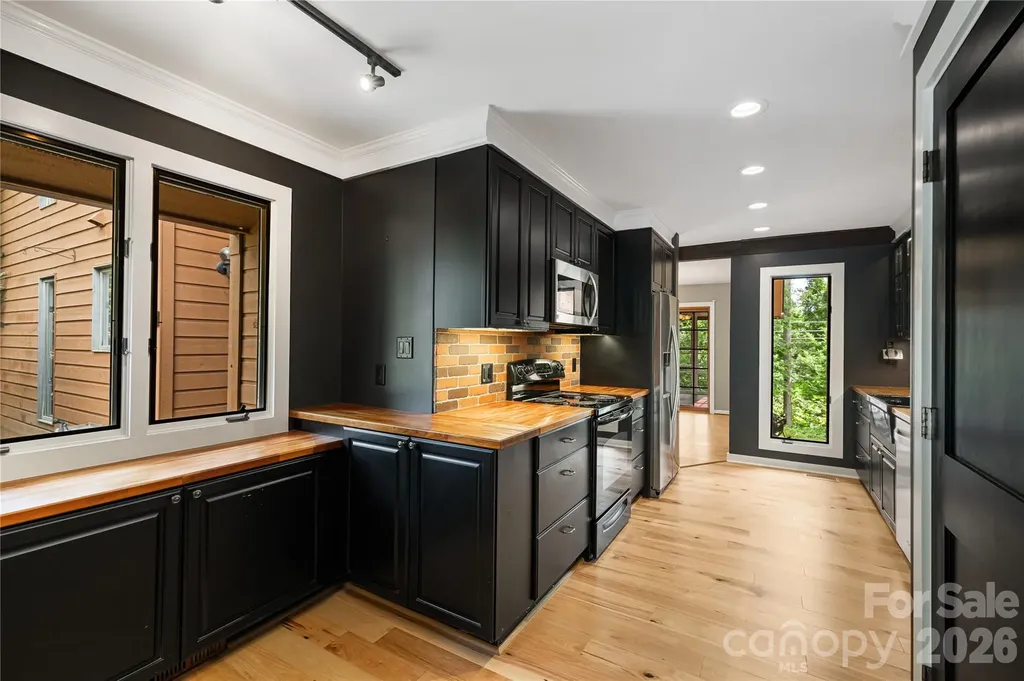 21 Village Drive Asheville NC 28803