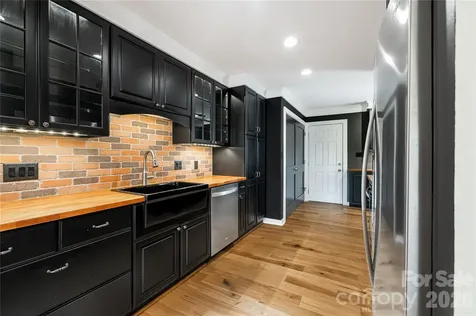 21 Village Drive Asheville NC 28803