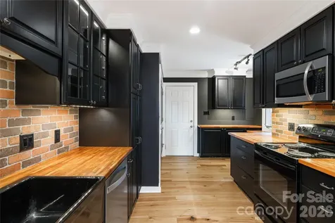 21 Village Drive Asheville NC 28803