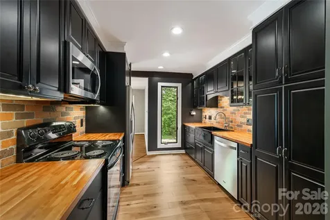 21 Village Drive Asheville NC 28803