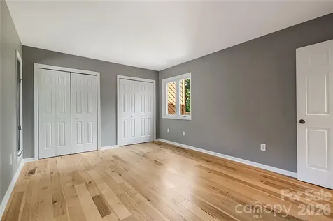 21 Village Drive Asheville NC 28803
