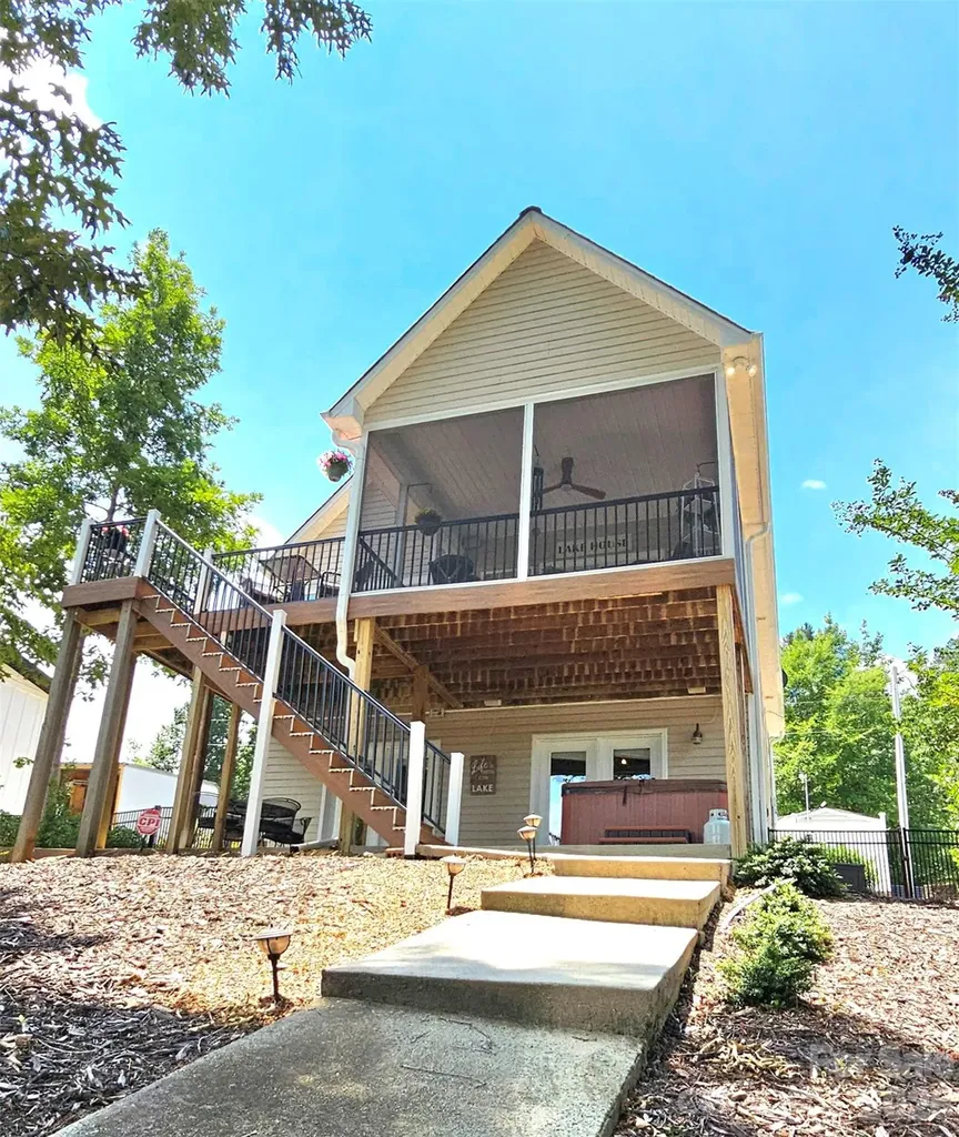 3526 Pinehaven Drive New London NC 28127