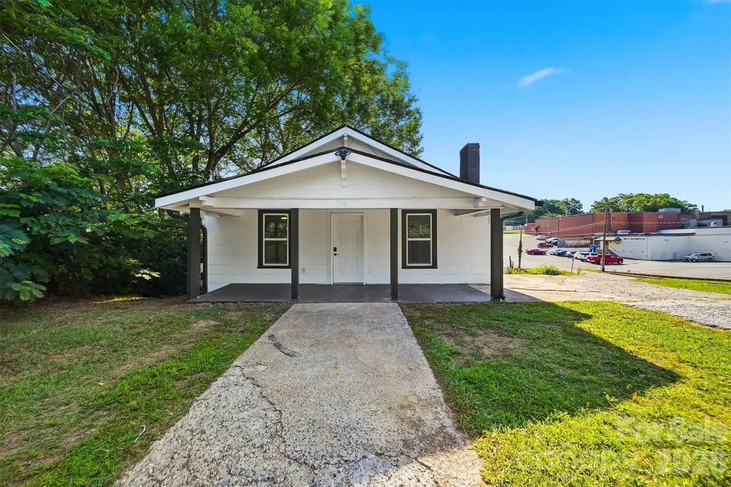 718 11th Street Place NW Hickory NC 28601