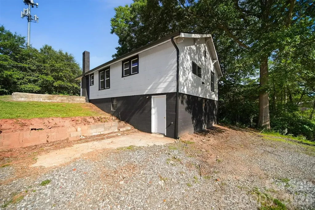 718 11th Street Place NW Hickory NC 28601
