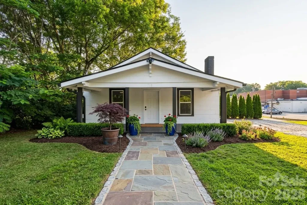718 11th Street Place NW Hickory NC 28601