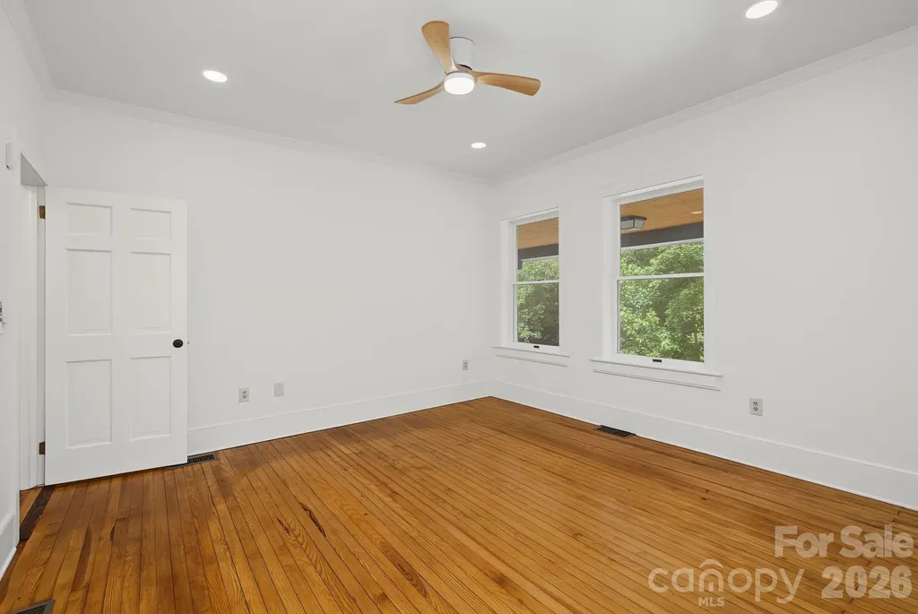 385 Chunns Cove Road Asheville NC 28805
