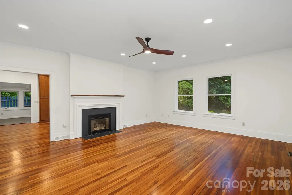 385 Chunns Cove Road Asheville NC 28805