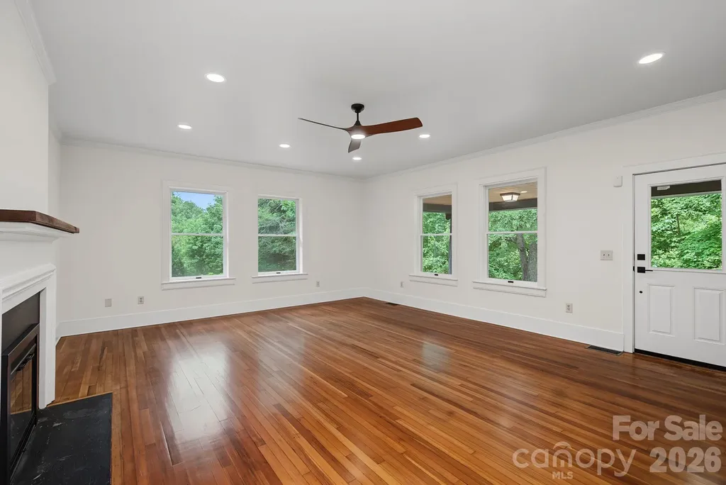 385 Chunns Cove Road Asheville NC 28805