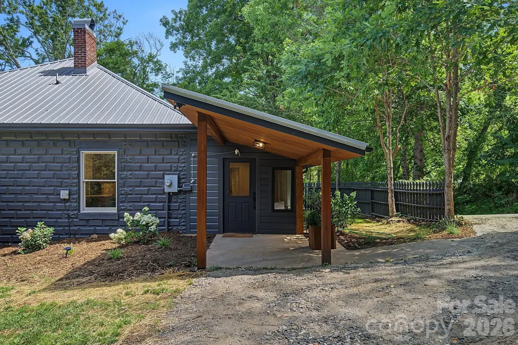 385 Chunns Cove Road Asheville NC 28805