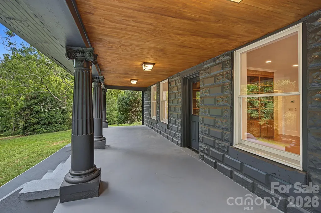 385 Chunns Cove Road Asheville NC 28805