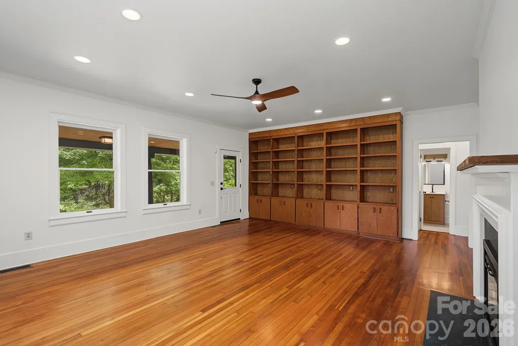 385 Chunns Cove Road Asheville NC 28805