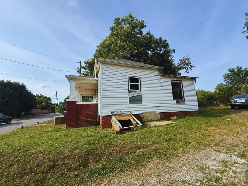 241 S Ervin Avenue Newton NC 28658
