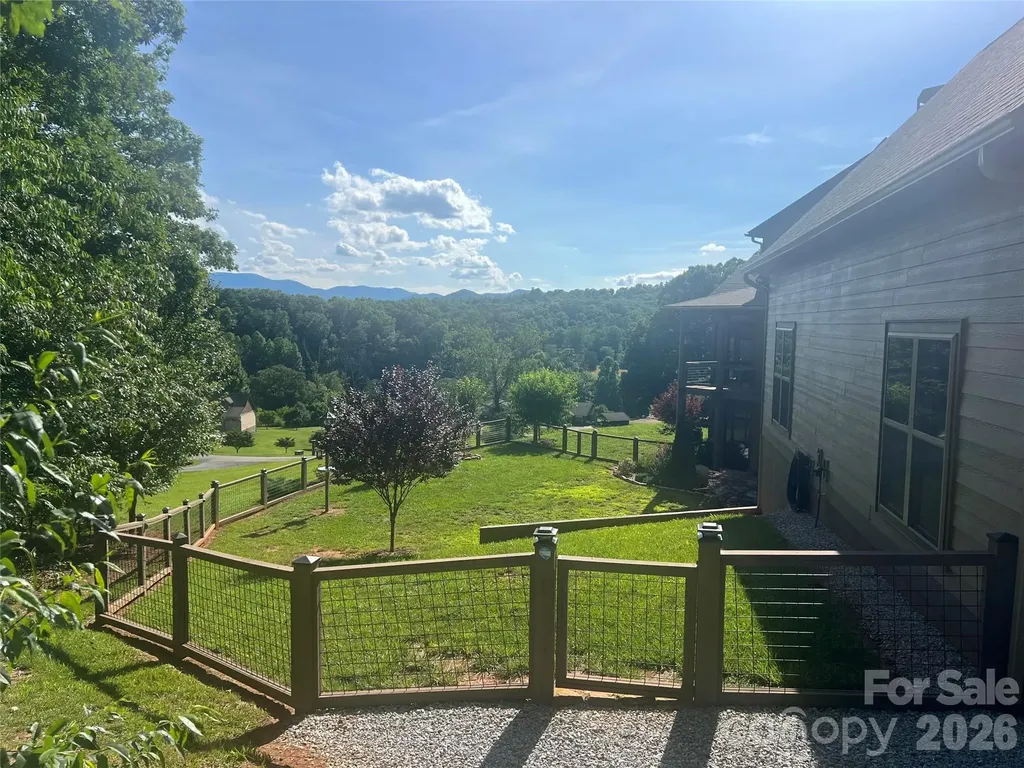 1052 Porter Creek Drive Franklin NC 28734