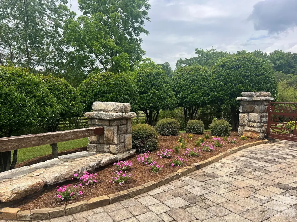 1052 Porter Creek Drive Franklin NC 28734