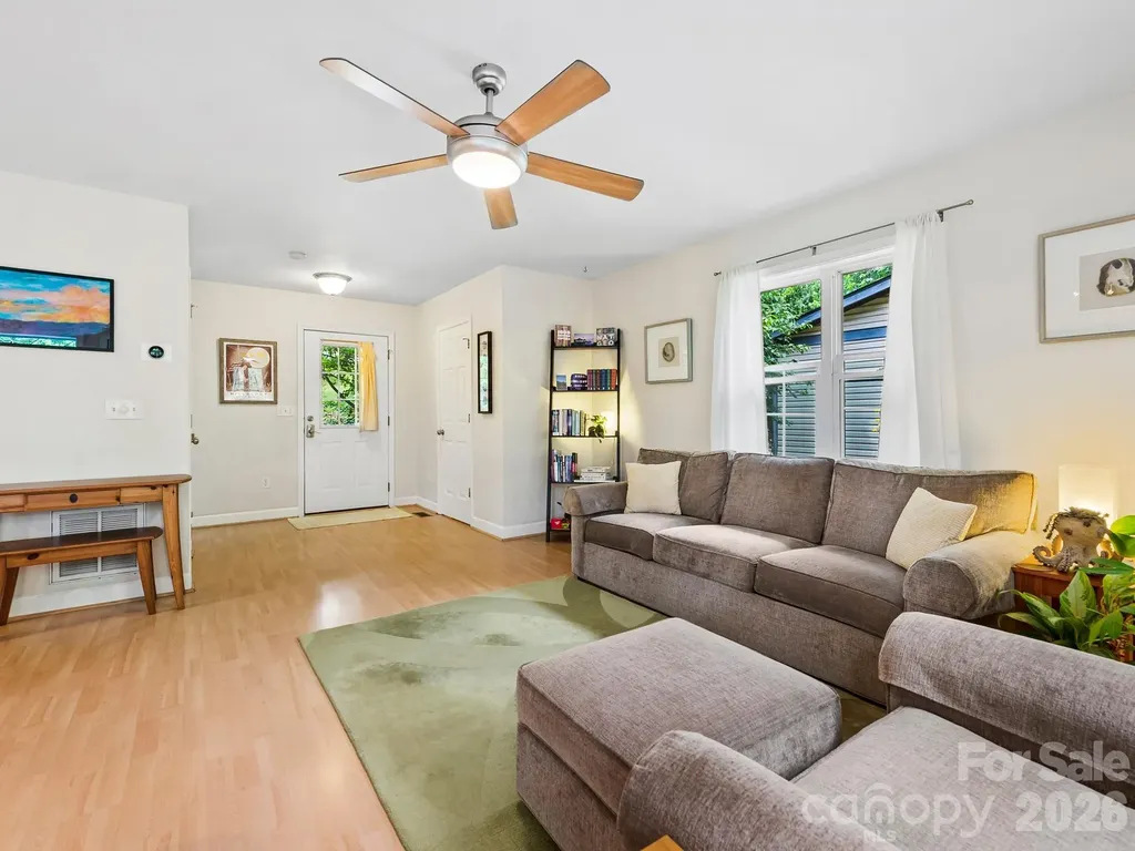 16 Jefferson Drive Asheville NC 28801
