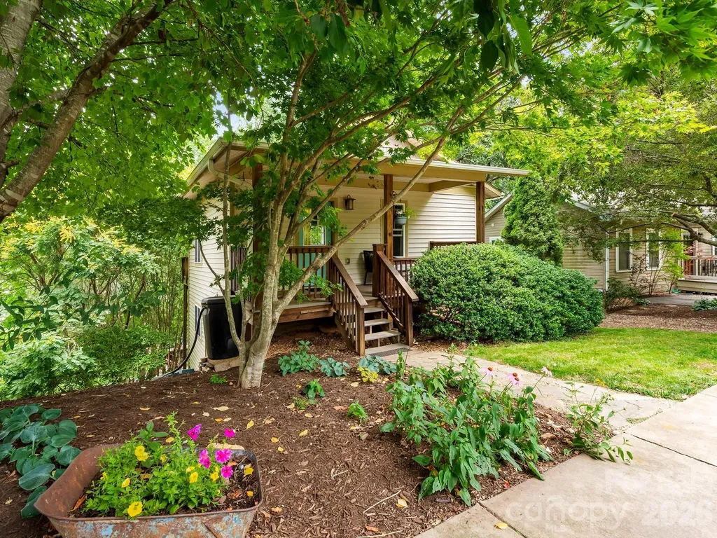 16 Jefferson Drive Asheville NC 28801