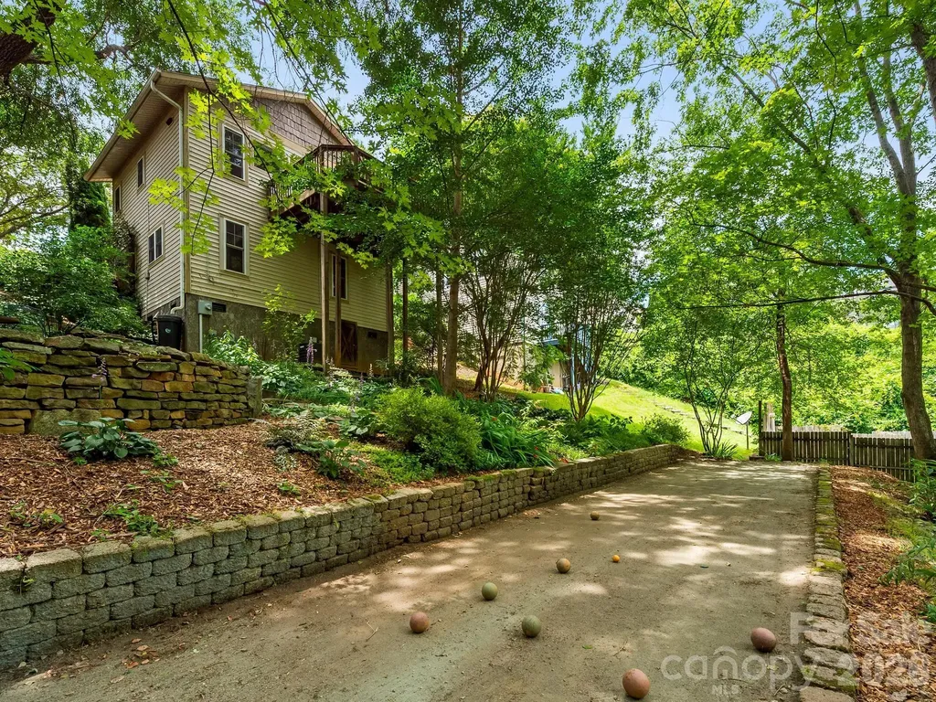 16 Jefferson Drive Asheville NC 28801