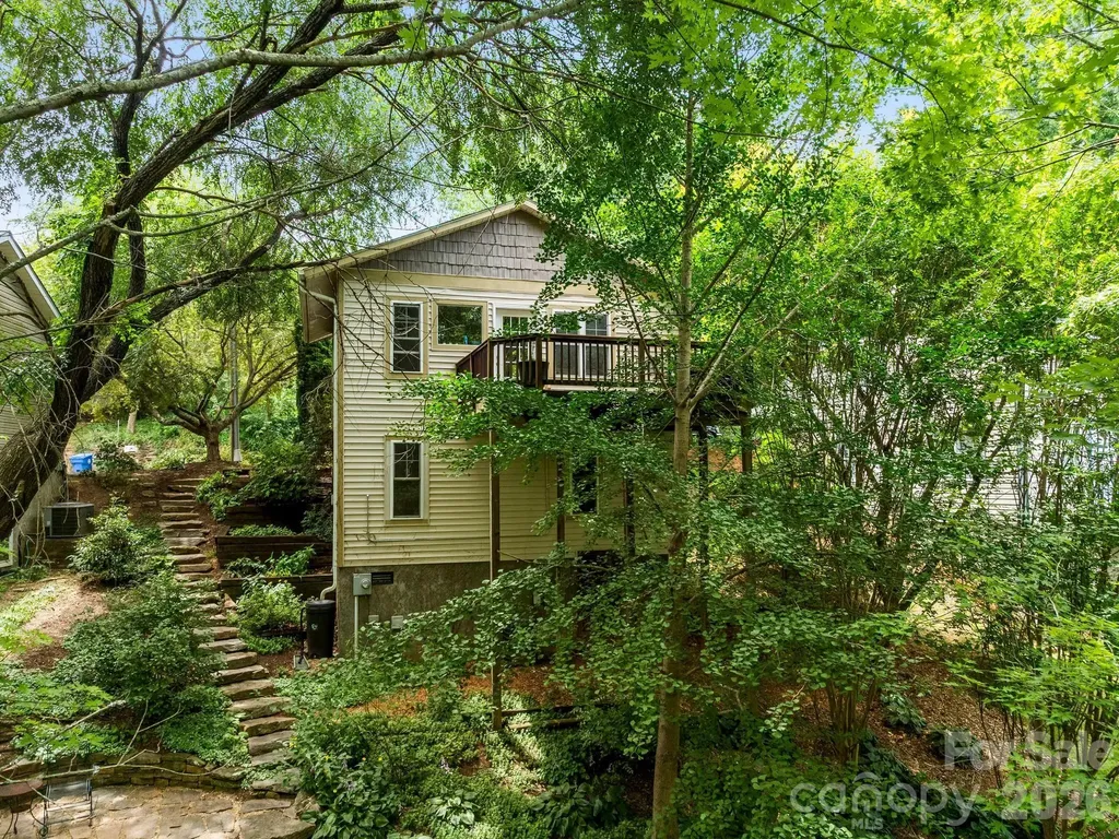 16 Jefferson Drive Asheville NC 28801