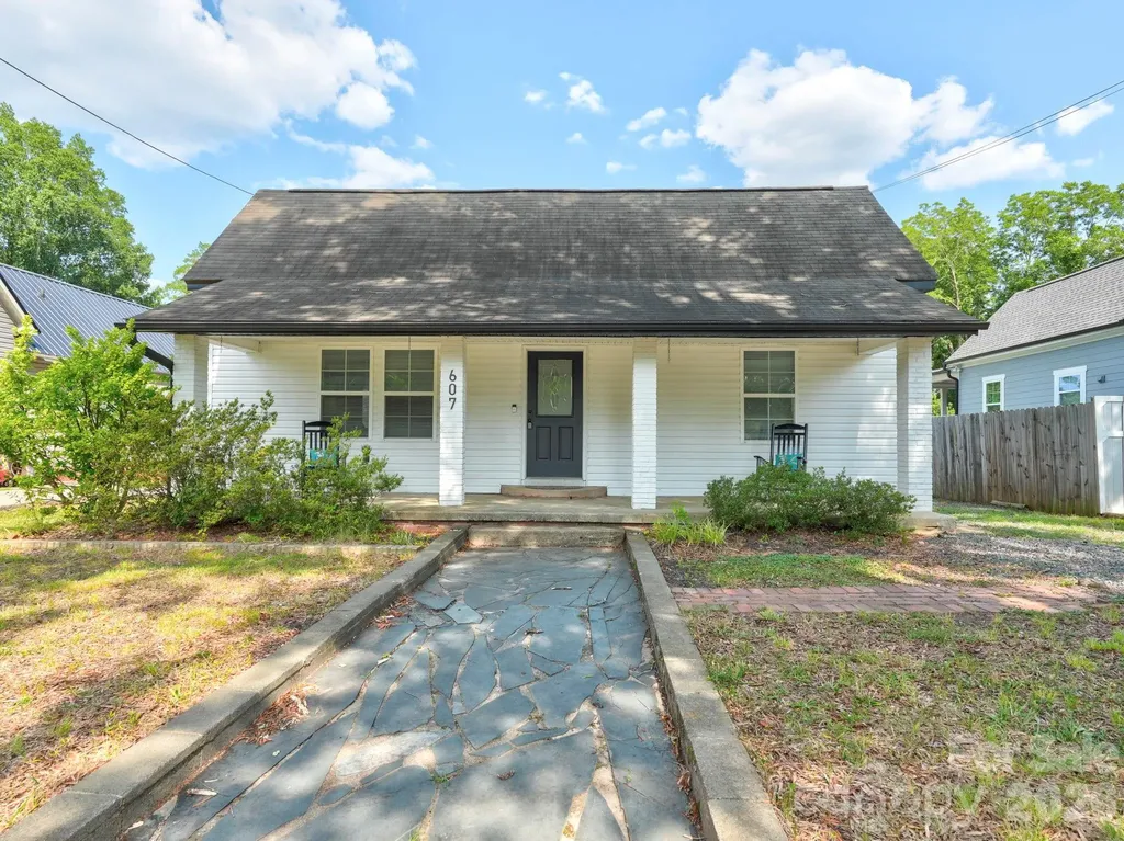607 Old Charlotte Road SW Concord NC 28027