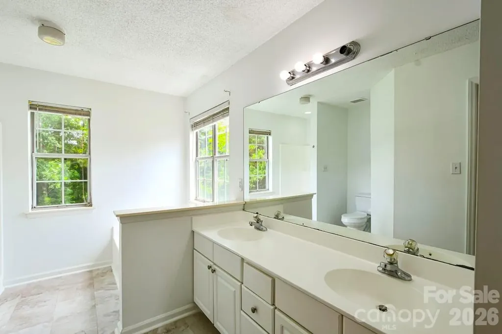8406 Bedford Green Lane Charlotte NC 28215