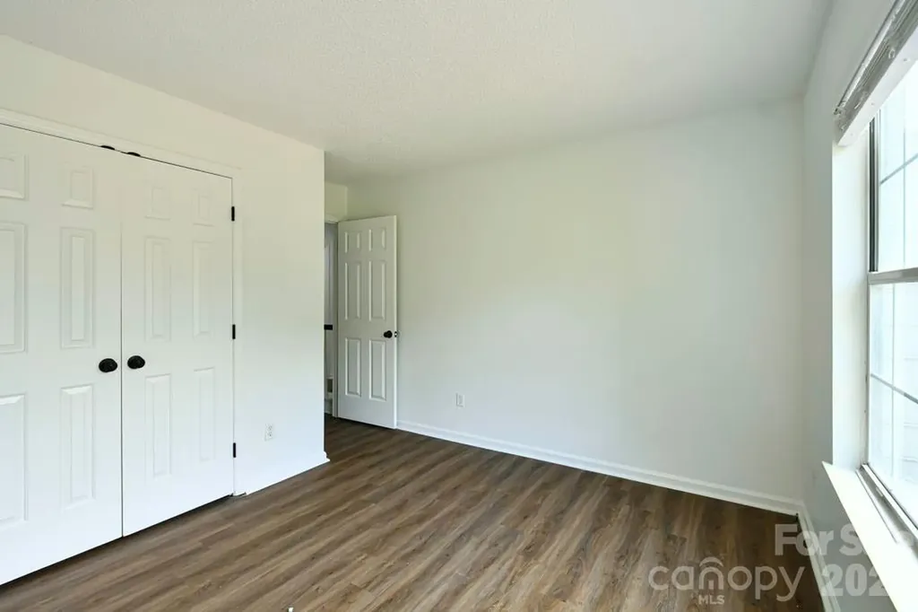 8406 Bedford Green Lane Charlotte NC 28215