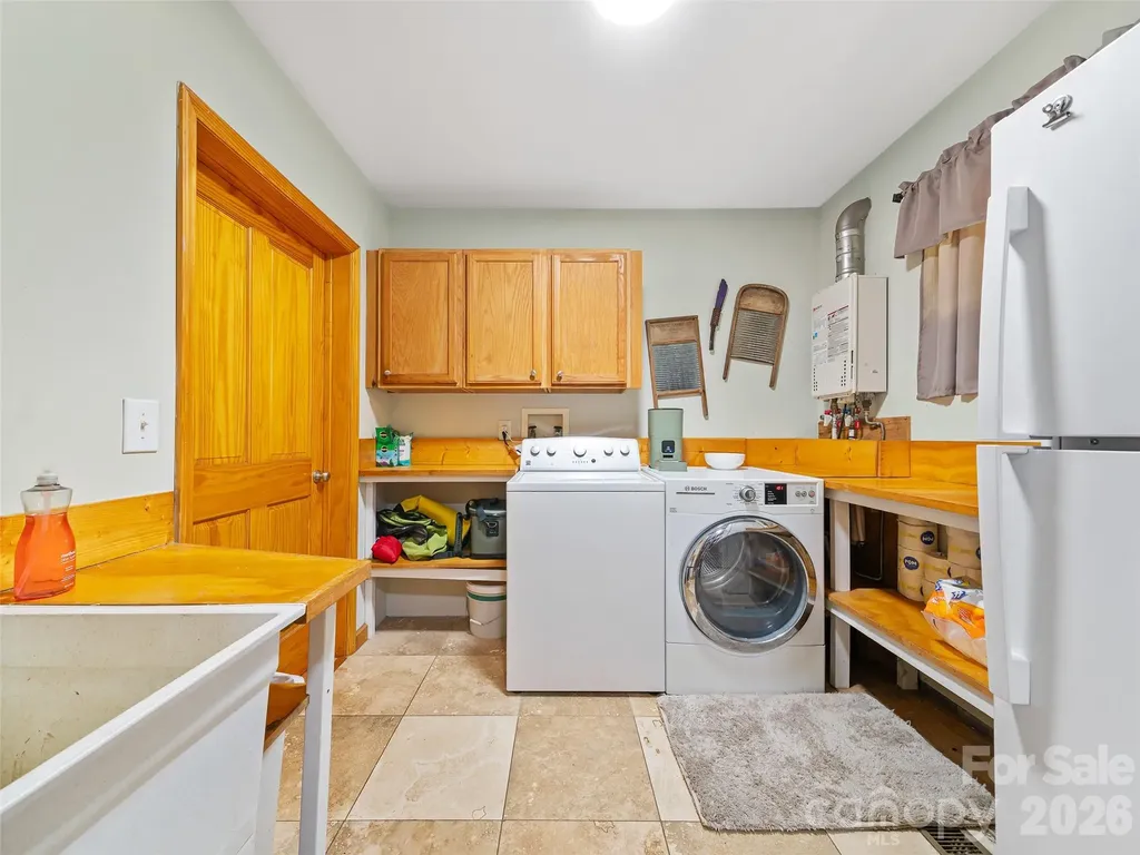 349 Spring Creek Road Bakersville NC 28705