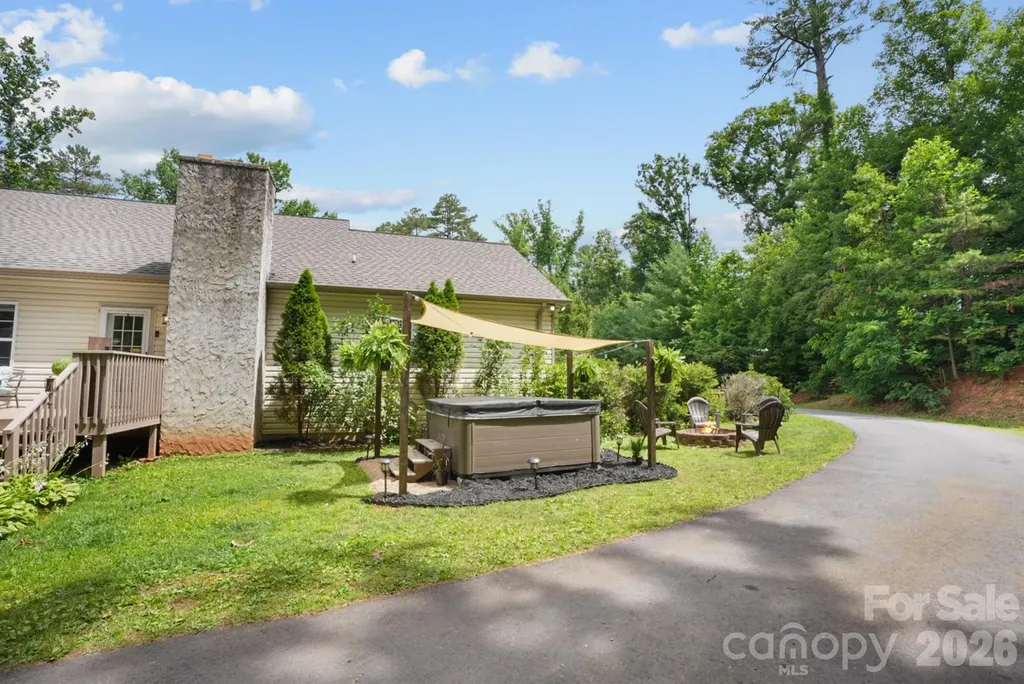 90 King Road Weaverville NC 28787
