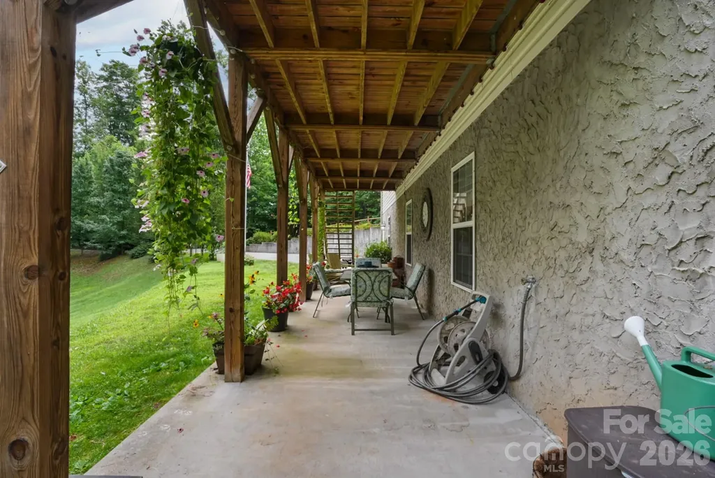 90 King Road Weaverville NC 28787