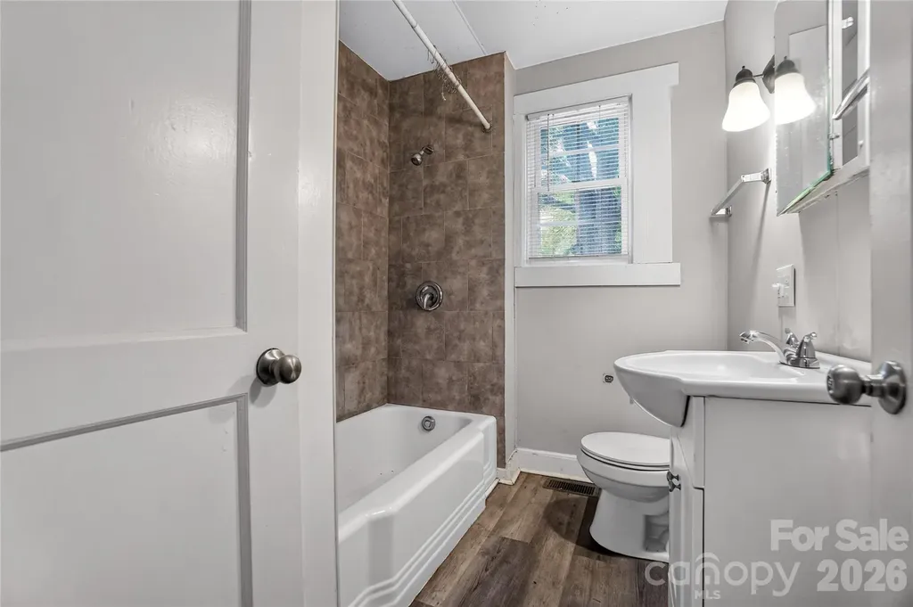 405 N Ransom Street Gastonia NC 28052