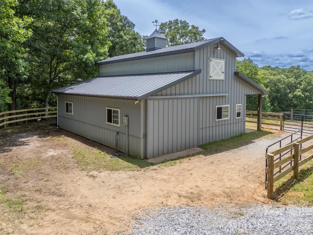 441 Lower Ridgeview Road Columbus NC 28722