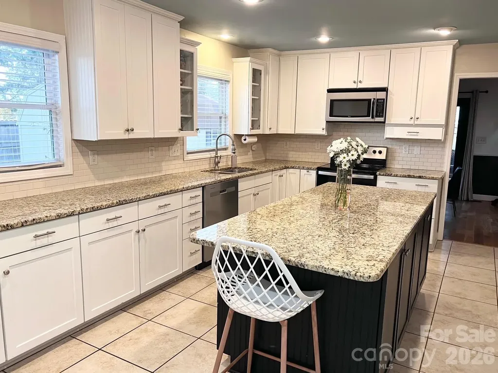 496 17th Avenue Drive NE Hickory NC 28601