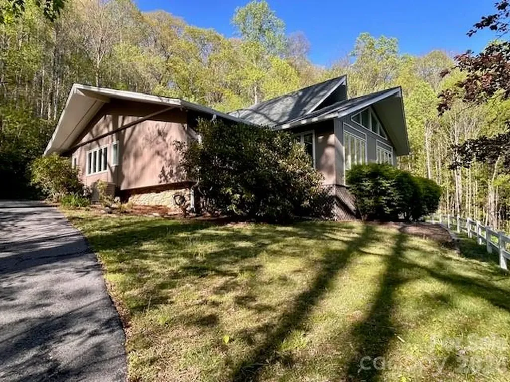 560 Winchester Creek Road Waynesville NC 28786