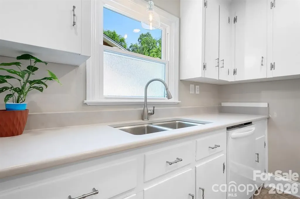 3960 Bristol Drive Charlotte NC 28208