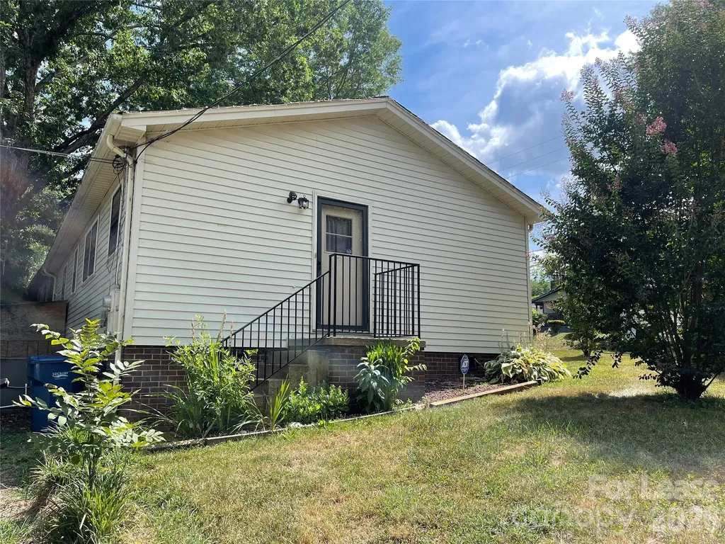 1238 12th Street NE Hickory NC 28601