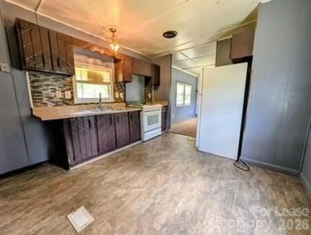 3932 Oakwood Circle Iron Station NC 28080