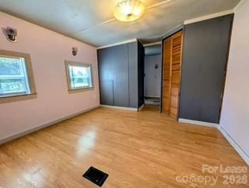 3932 Oakwood Circle Iron Station NC 28080