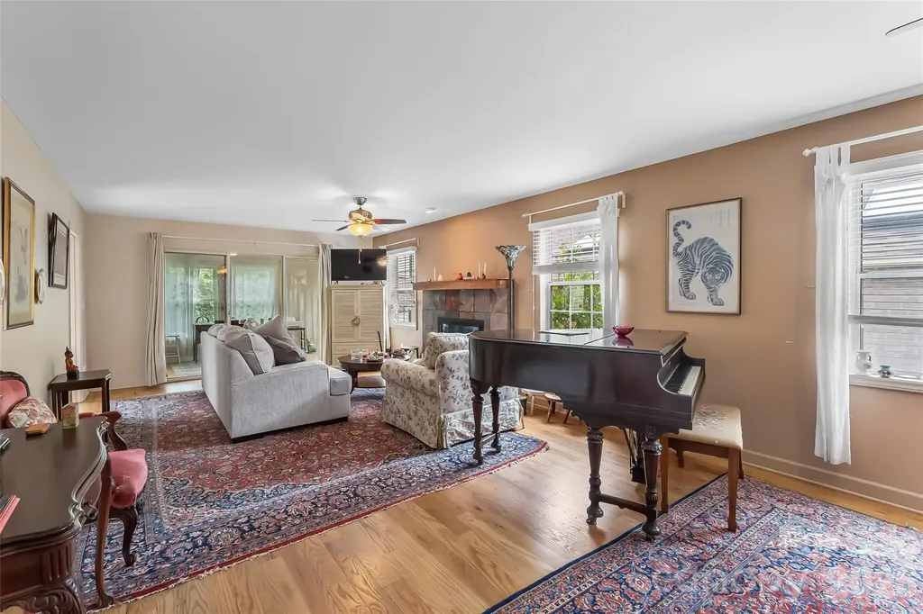 137 Exeter Court Hendersonville NC 28791