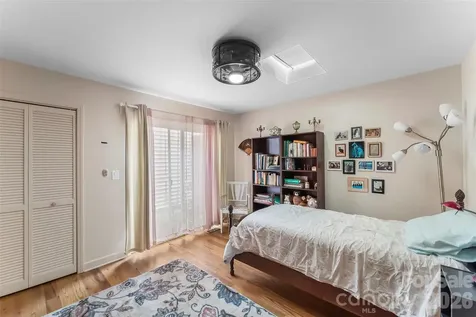 137 Exeter Court Hendersonville NC 28791