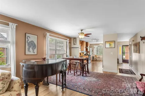 137 Exeter Court Hendersonville NC 28791