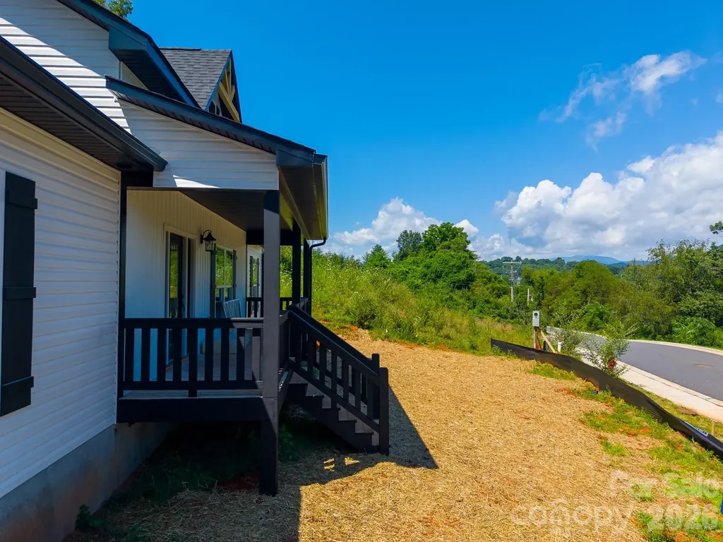 60 Charlotte Street Franklin NC 28734