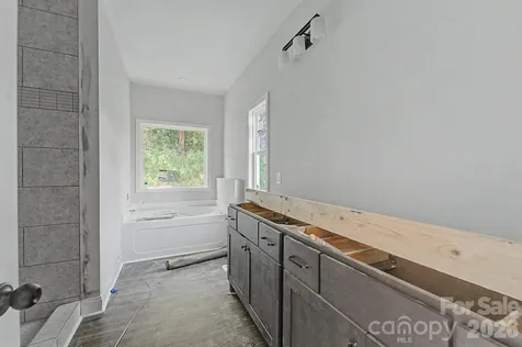 60 Charlotte Street Franklin NC 28734