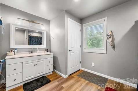 422 Arlington Circle NW Lenoir NC 28645
