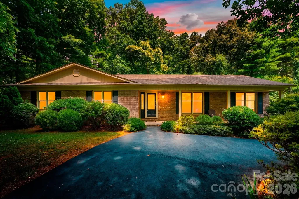 15 Carriage Court Hendersonville NC 28791