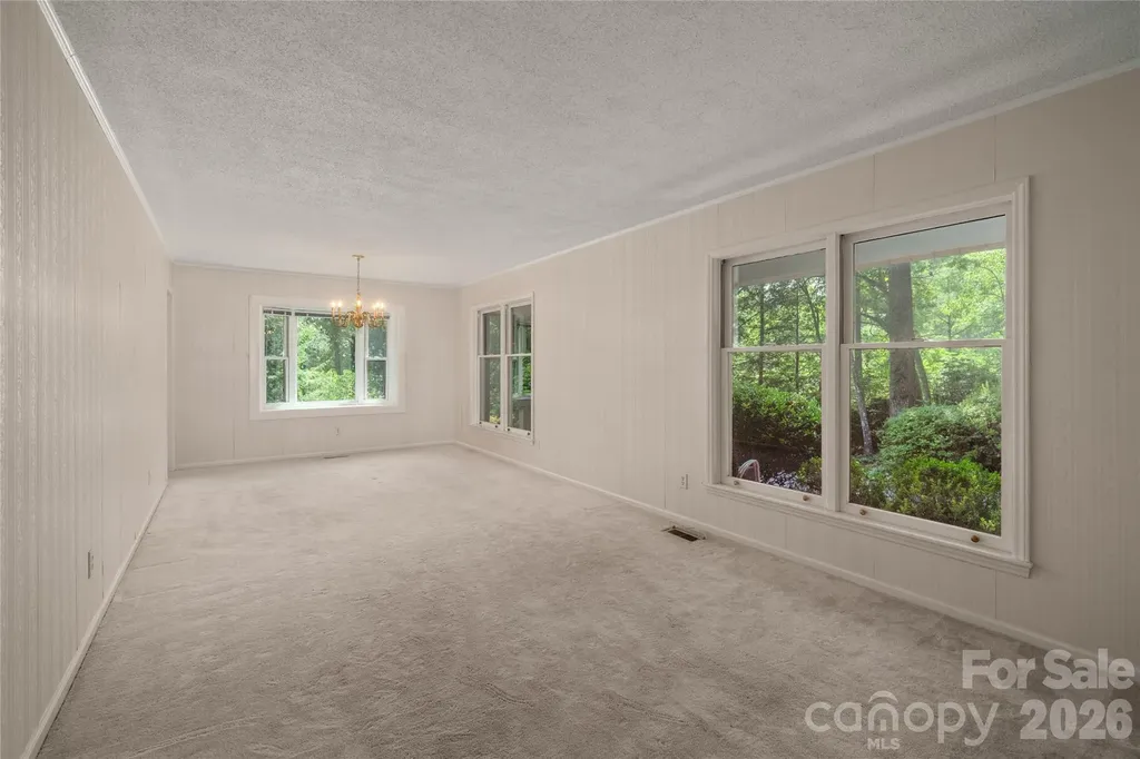 15 Carriage Court Hendersonville NC 28791
